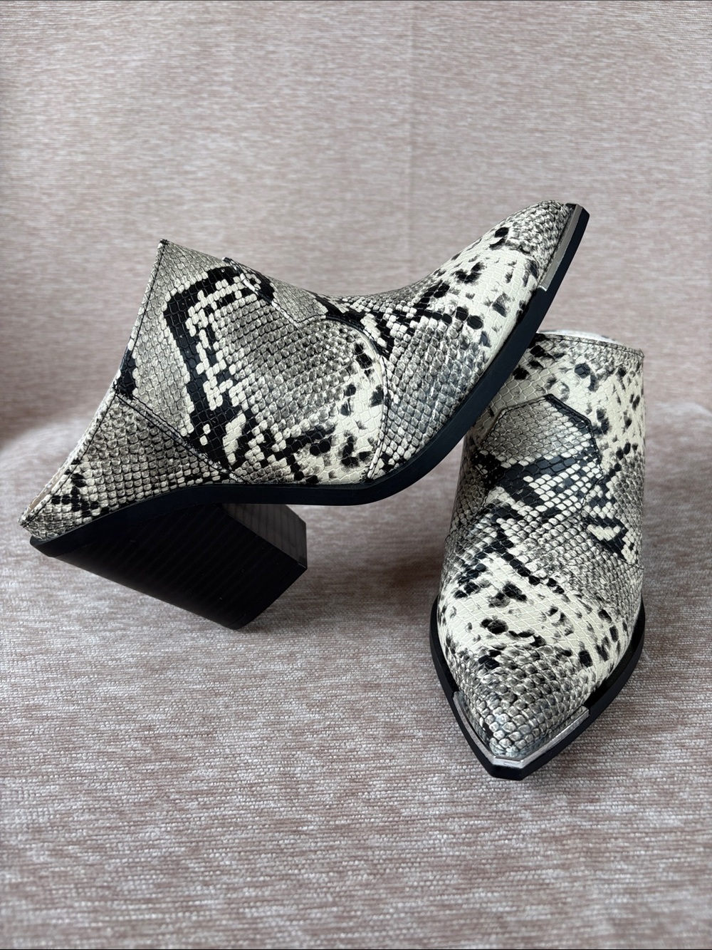 JustFab Women’s Snake-Print Western Pointed Mule Heels - Cream & Black Size 7.5 - Picture 2 of 10